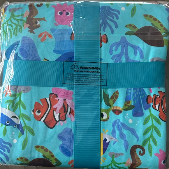 *New* Little Sleepies Disney Nemo’s Reef Large Cloud Blanket - Picture 3 of 3